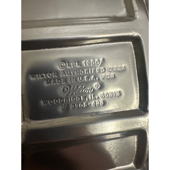 Wilton 1980 Star Wars Darth Vader R2-D2 Cake Decorating Kit Cake Pans - Picture 3 of 11